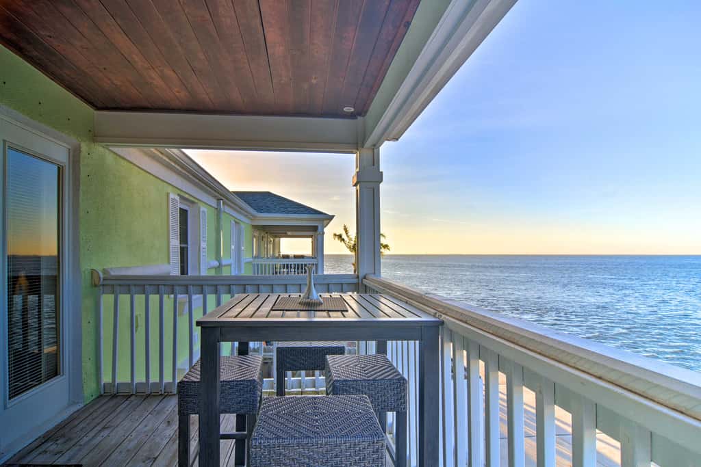 Bayfront Condo 3 Mi to Downtown St. Petersburg