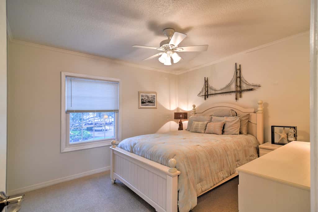 Bayfront Condo 3 Mi to Downtown St. Petersburg