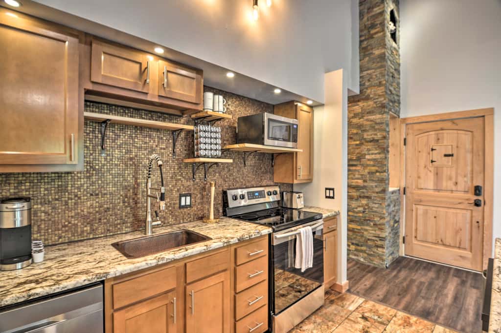 Estes Park Condo ~ 1 Mi to RMNP!
