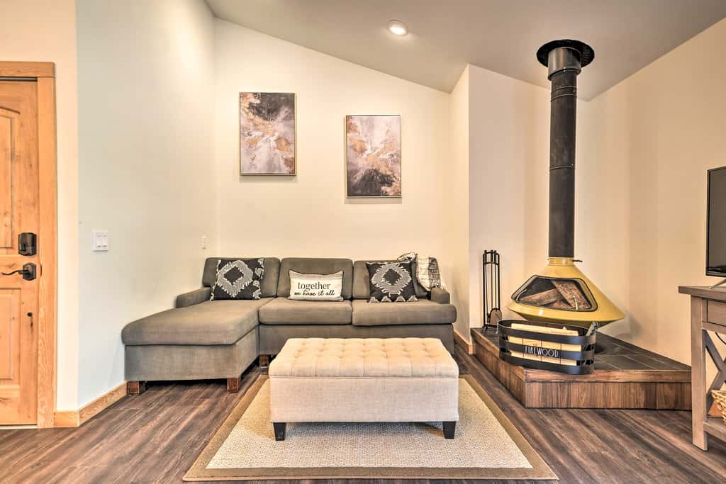 Estes Park Condo ~ 1 Mi to RMNP!