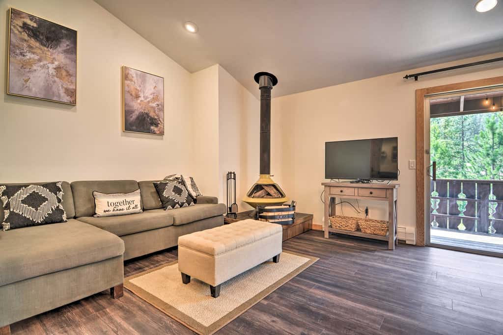 Estes Park Condo ~ 1 Mi to RMNP!