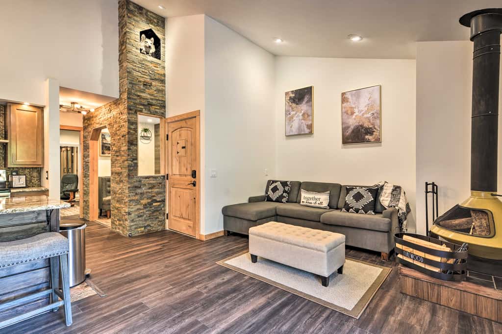 Estes Park Condo ~ 1 Mi to RMNP!