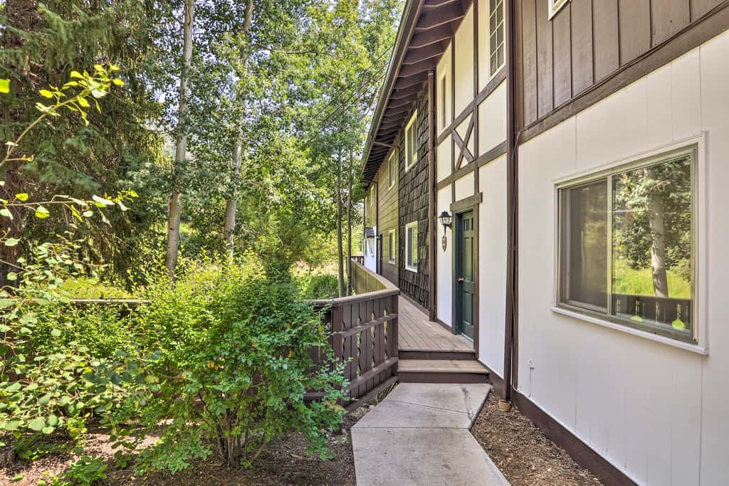 Estes Park Condo ~ 1 Mi to RMNP!