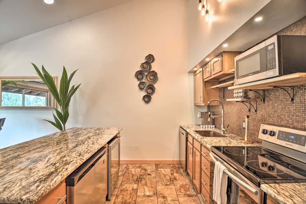 Estes Park Condo ~ 1 Mi to RMNP!