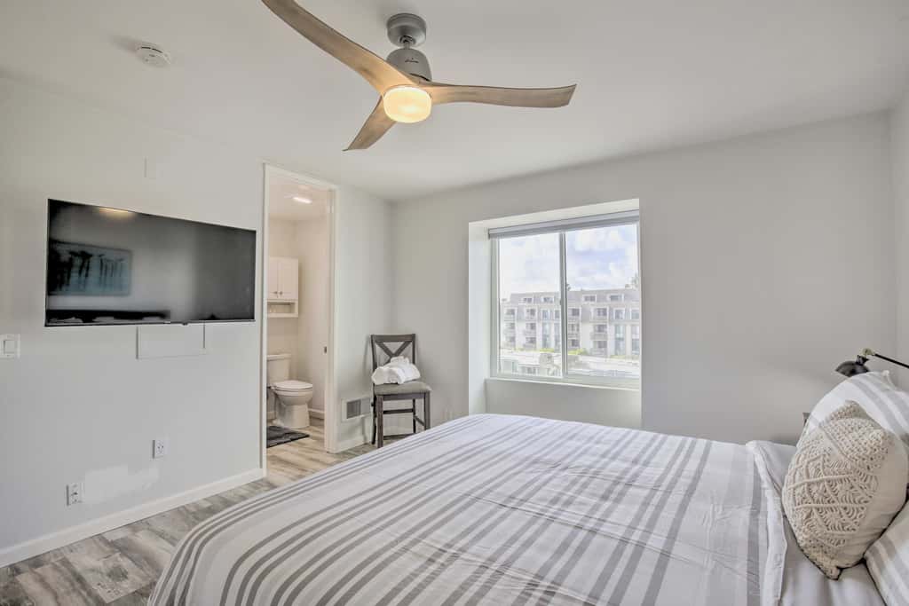Charming Oceanside Condo w/ Beach & Pool Access!