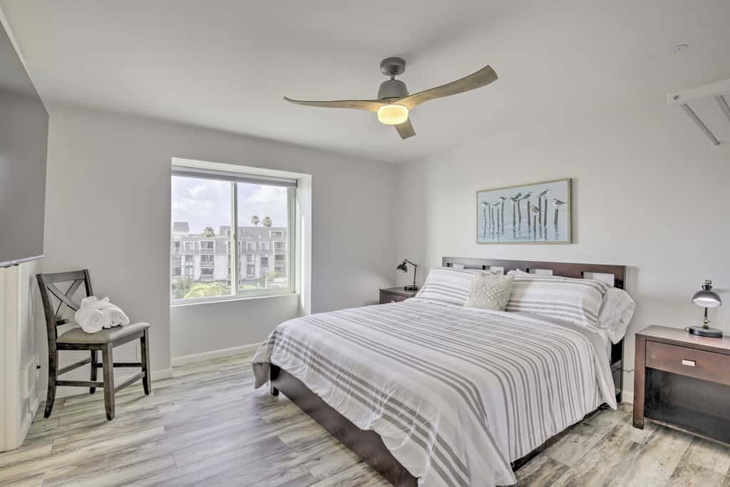 Charming Oceanside Condo w/ Beach & Pool Access!