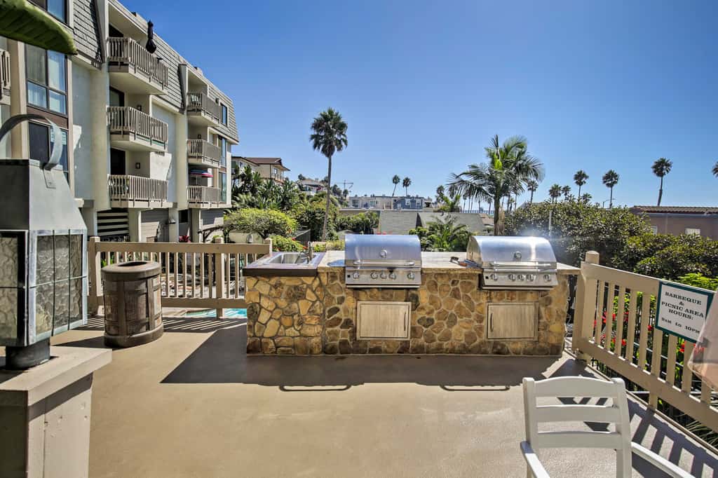 Charming Oceanside Condo w/ Beach & Pool Access!