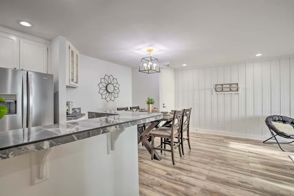 Charming Oceanside Condo w/ Beach & Pool Access!