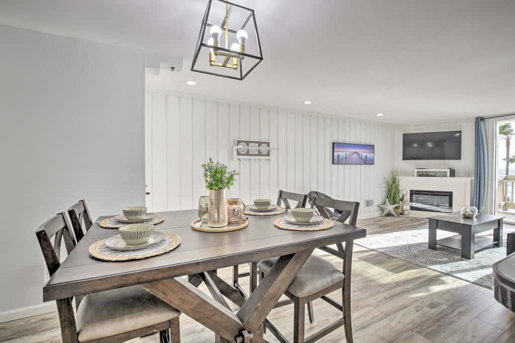 Charming Oceanside Condo w/ Beach & Pool Access!