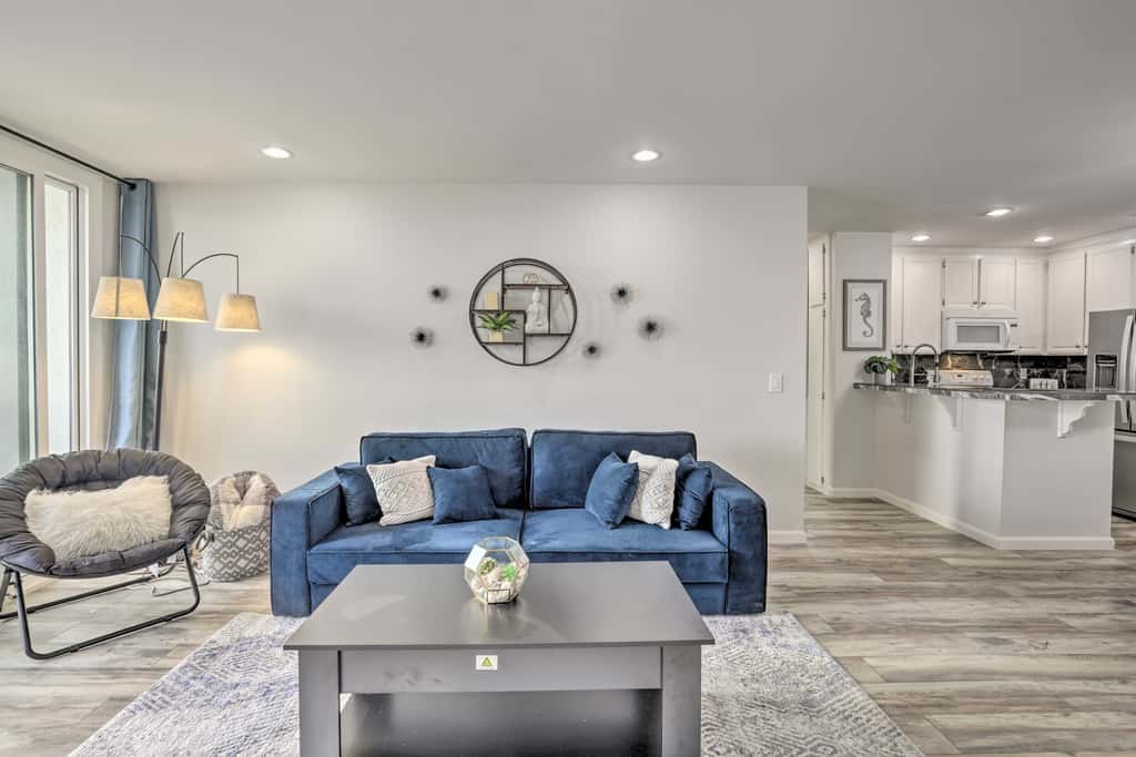 Charming Oceanside Condo w/ Beach & Pool Access!