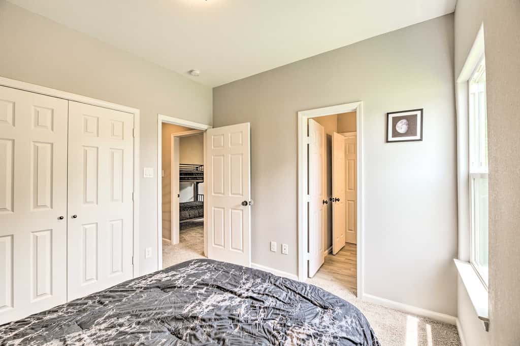 Pet-Friendly Houston Townhome w/ Fenced Yard