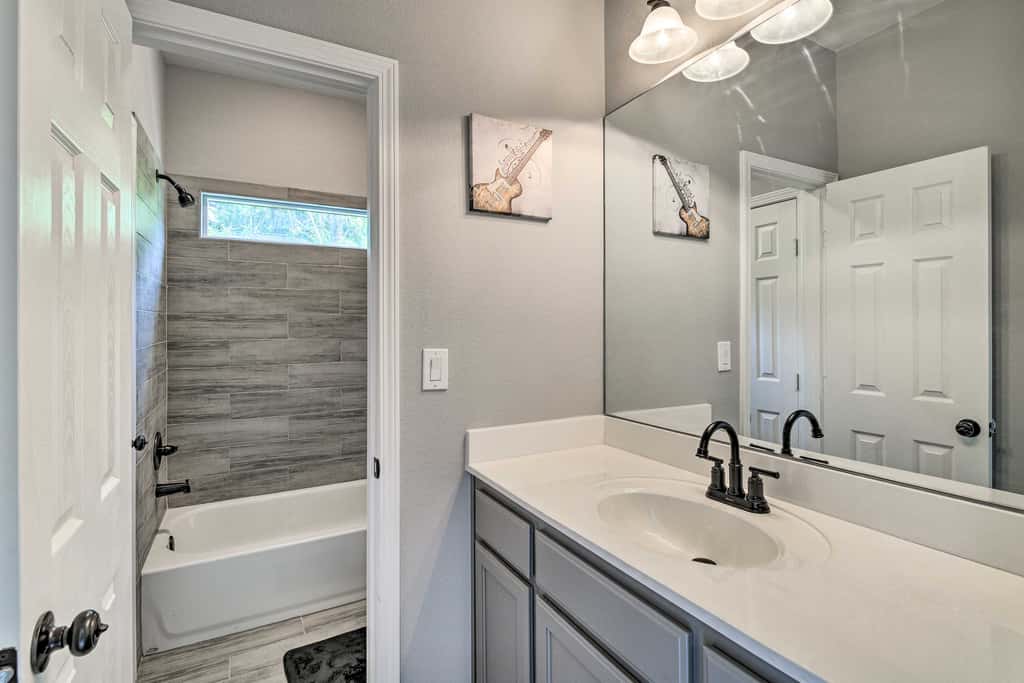 Pet-Friendly Houston Townhome w/ Fenced Yard