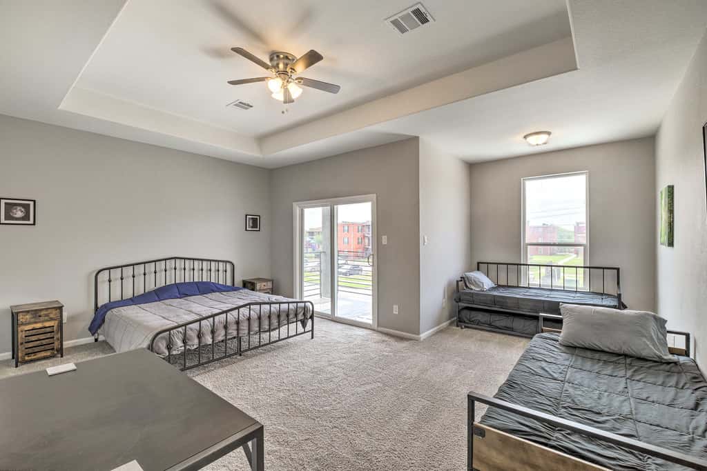 Pet-Friendly Houston Townhome w/ Fenced Yard