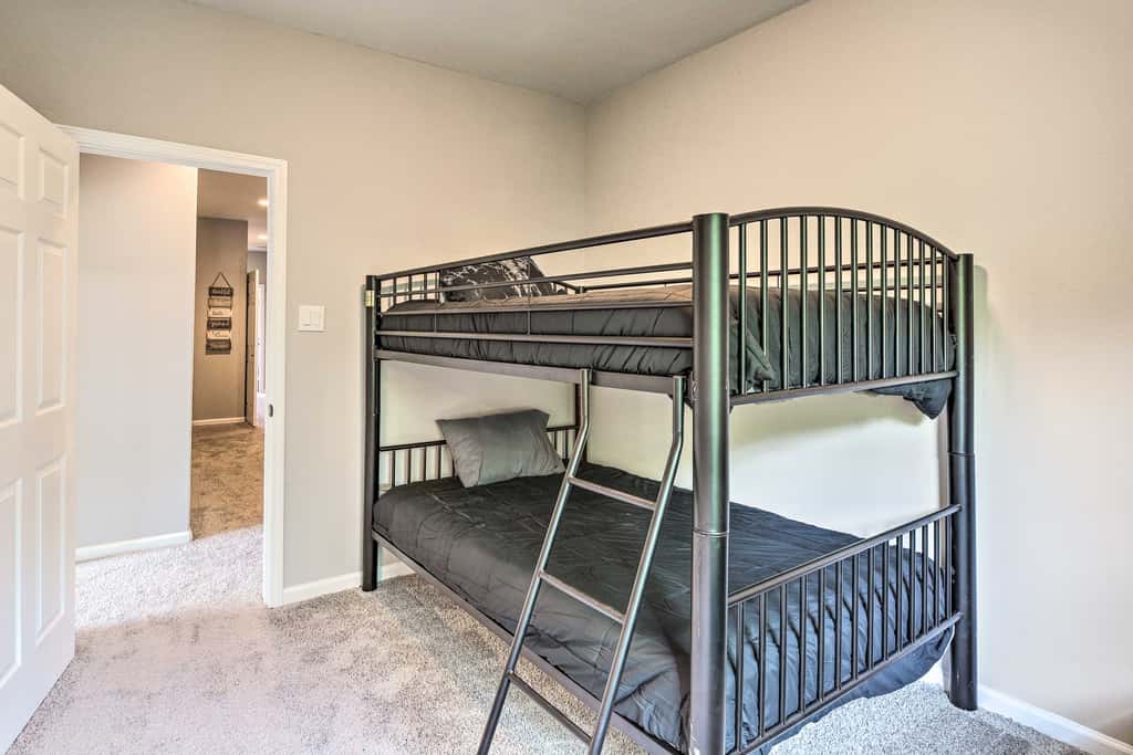 Pet-Friendly Houston Townhome w/ Fenced Yard
