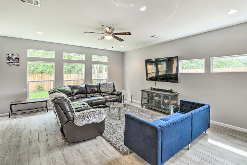 Pet-Friendly Houston Townhome w/ Fenced Yard