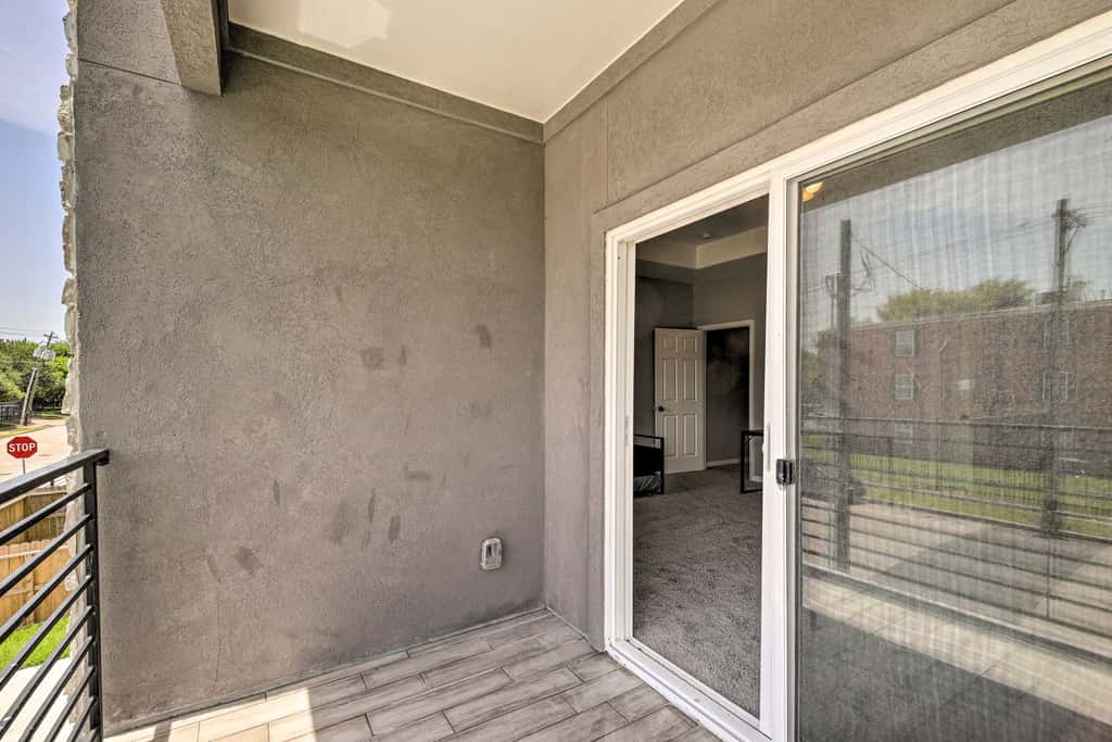 Pet-Friendly Houston Townhome w/ Fenced Yard