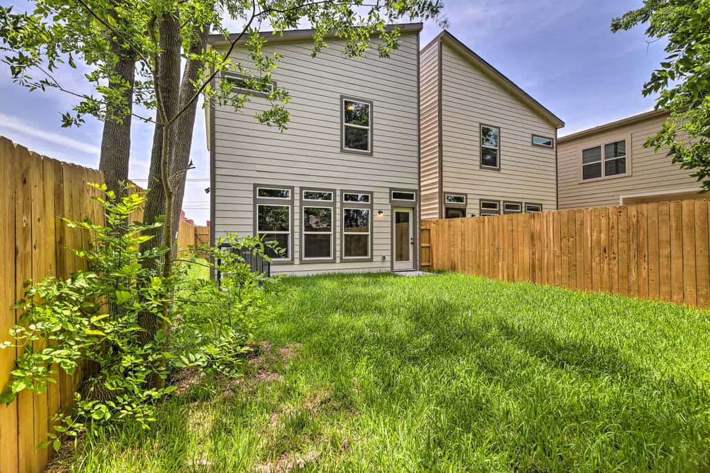 Pet-Friendly Houston Townhome w/ Fenced Yard