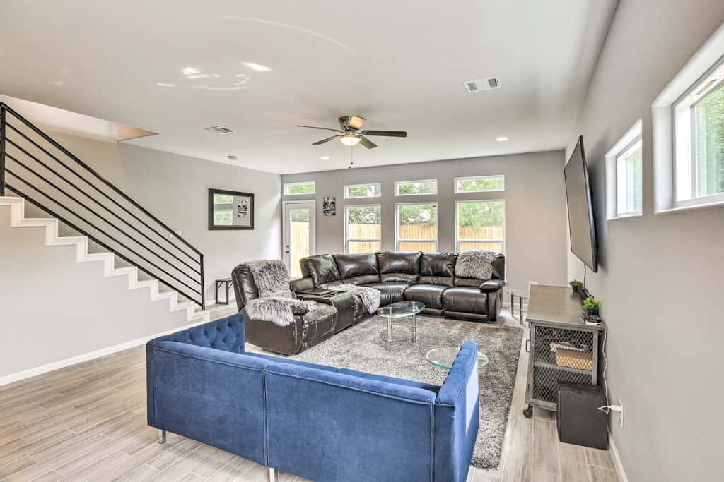 Pet-Friendly Houston Townhome w/ Fenced Yard