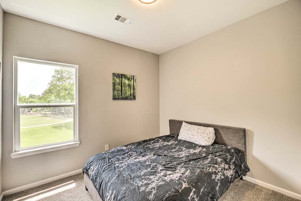 Pet-Friendly Houston Townhome w/ Fenced Yard
