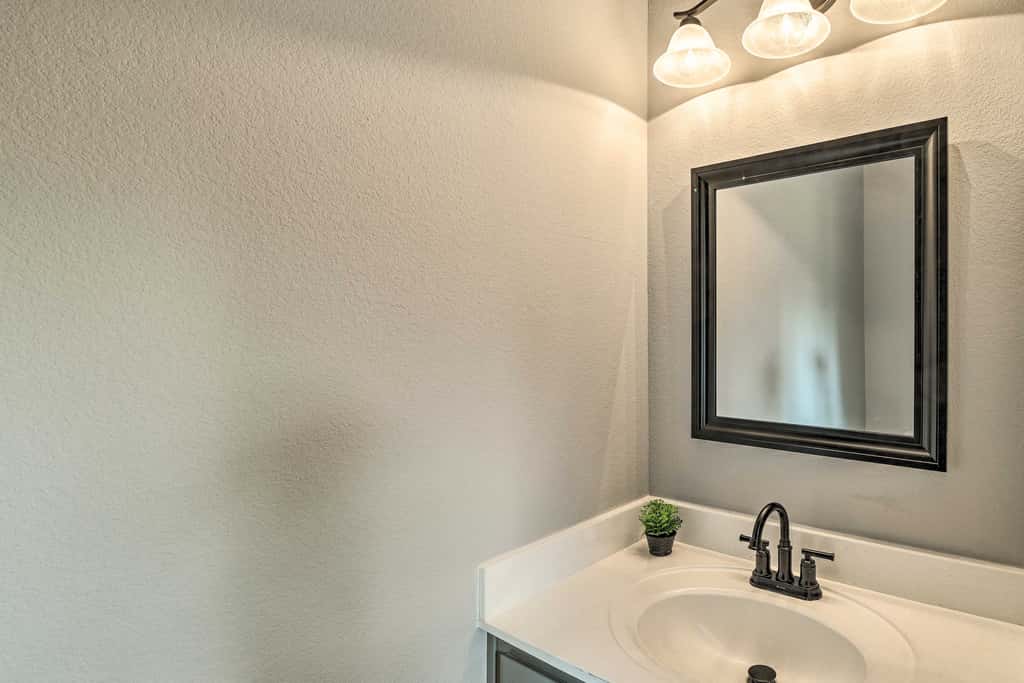 Pet-Friendly Houston Townhome w/ Fenced Yard