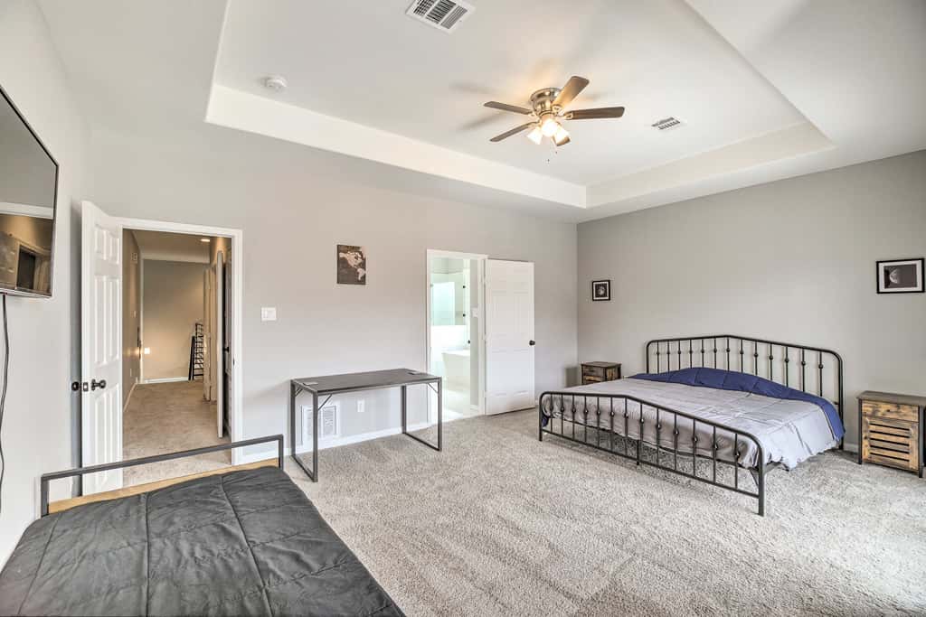 Pet-Friendly Houston Townhome w/ Fenced Yard