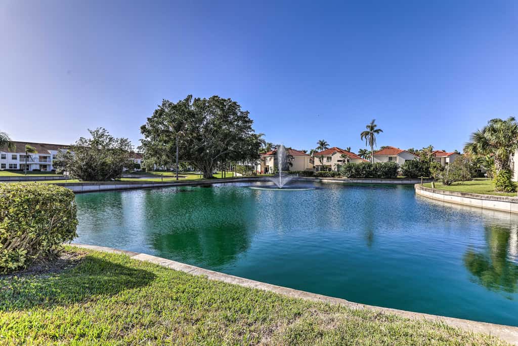 4 Mi to St Pete Beach! Family Condo w/ Pool Access