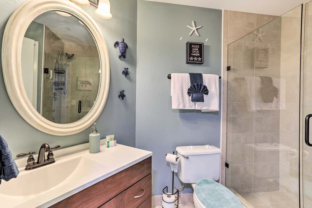 4 Mi to St Pete Beach! Family Condo w/ Pool Access