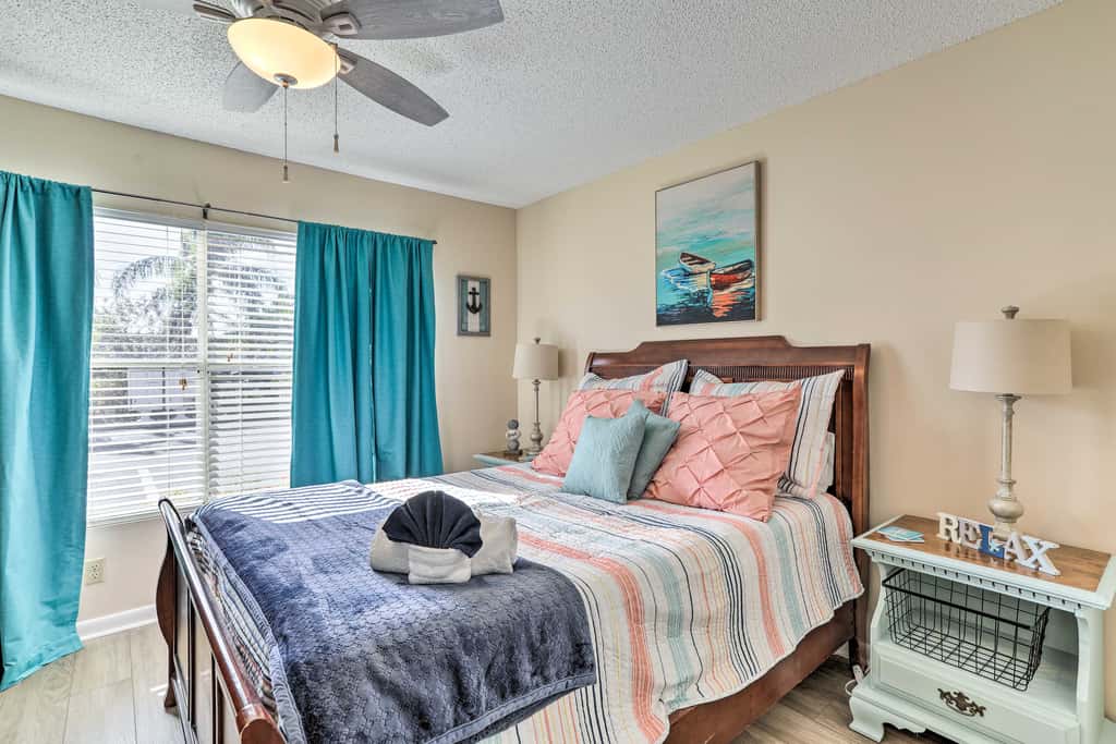 4 Mi to St Pete Beach! Family Condo w/ Pool Access