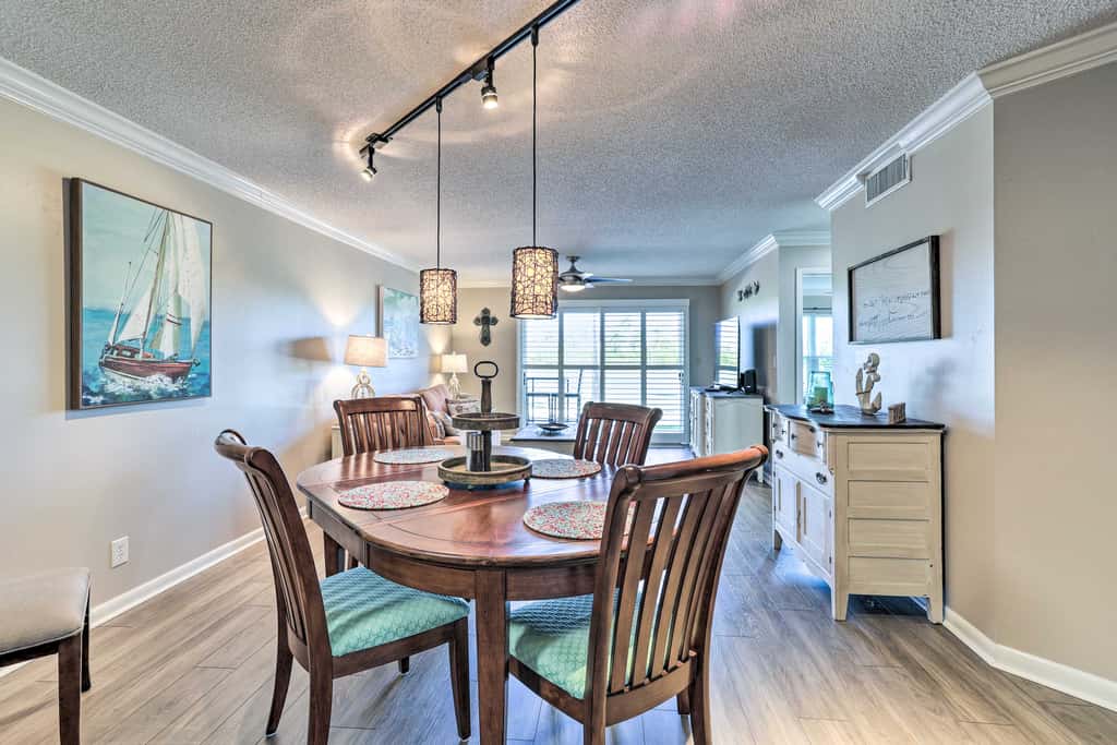 4 Mi to St Pete Beach! Family Condo w/ Pool Access