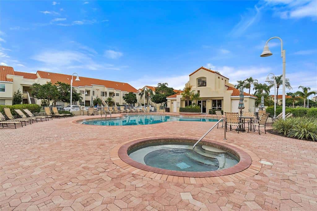 4 Mi to St Pete Beach! Family Condo w/ Pool Access
