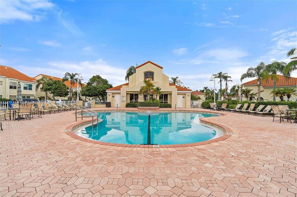 4 Mi to St Pete Beach! Family Condo w/ Pool Access