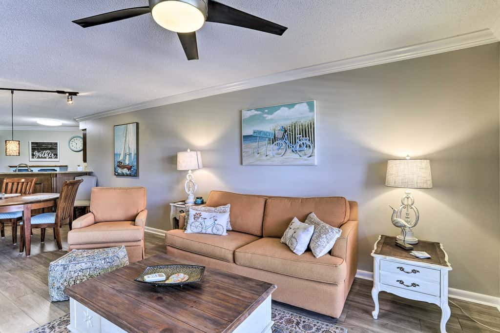 4 Mi to St Pete Beach! Family Condo w/ Pool Access