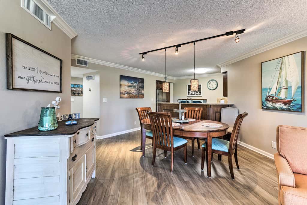 4 Mi to St Pete Beach! Family Condo w/ Pool Access