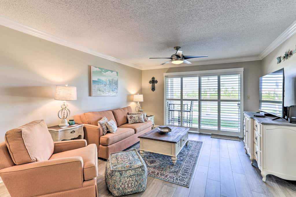 4 Mi to St Pete Beach! Family Condo w/ Pool Access