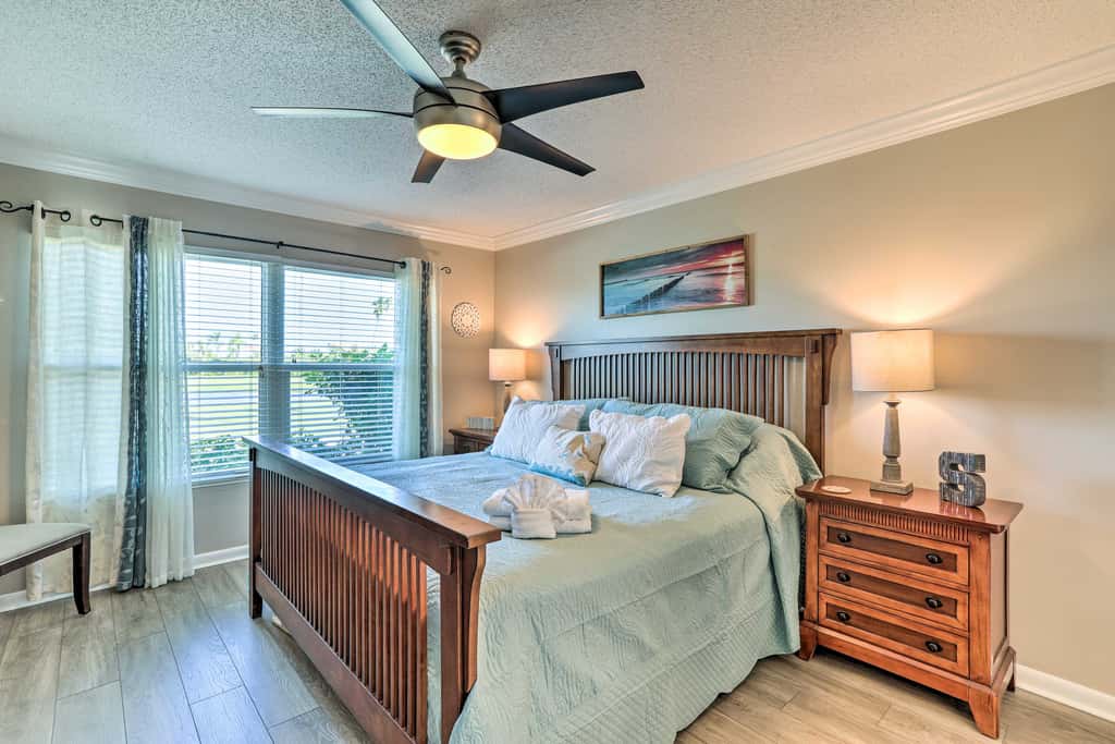 4 Mi to St Pete Beach! Family Condo w/ Pool Access