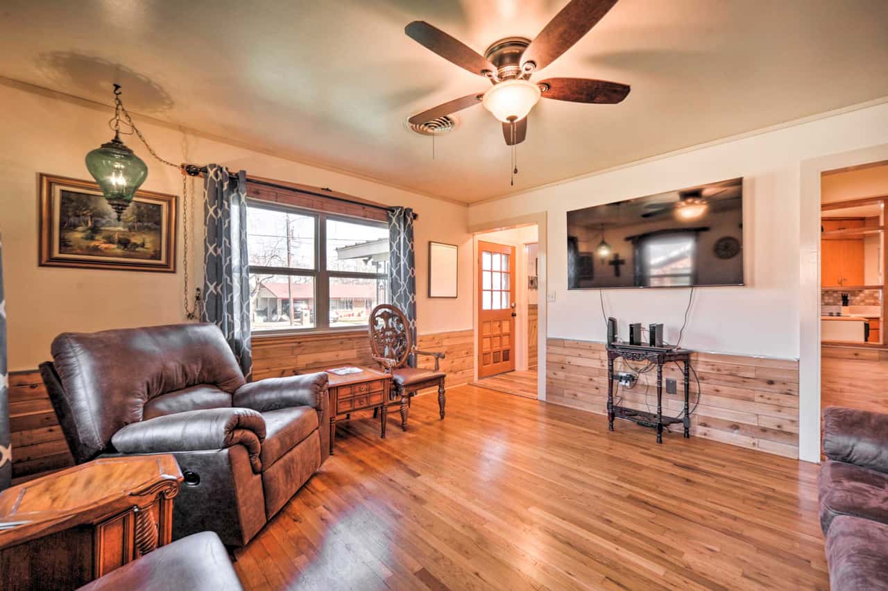 'The Blue Tub' Fredericksburg Home Near Main St | 2 Bed Fredericksburg ...
