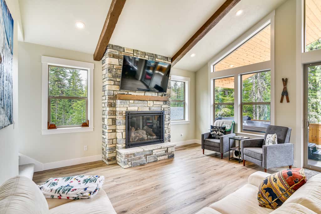 Government Camp Vacation Rental w/ Private Hot Tub