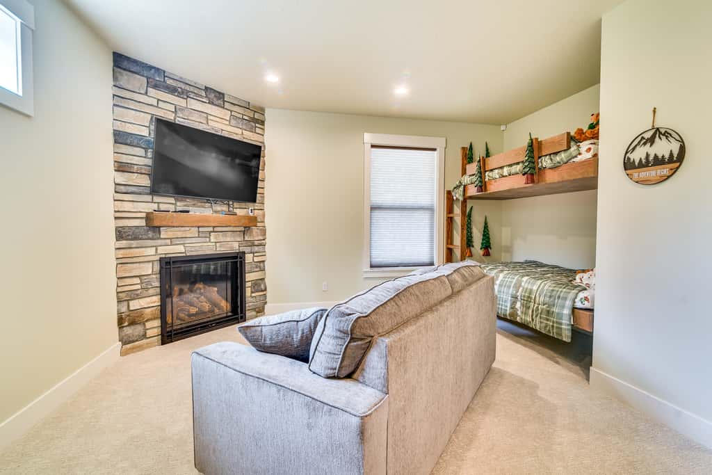 Government Camp Vacation Rental w/ Private Hot Tub