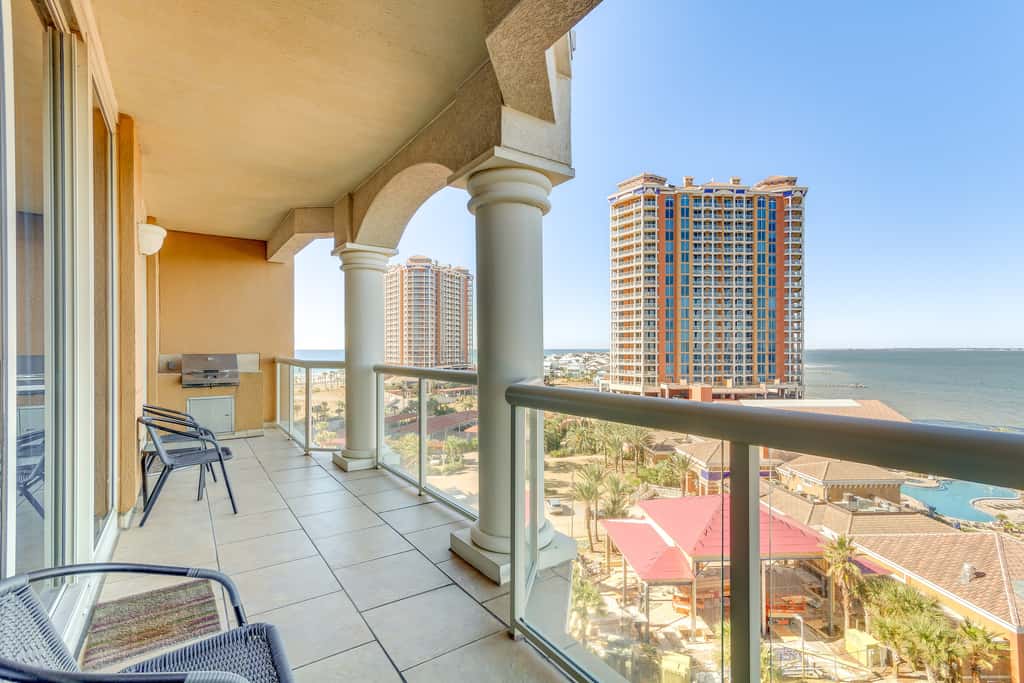 Florida Resort Condo: Walk to Pensacola Beach!