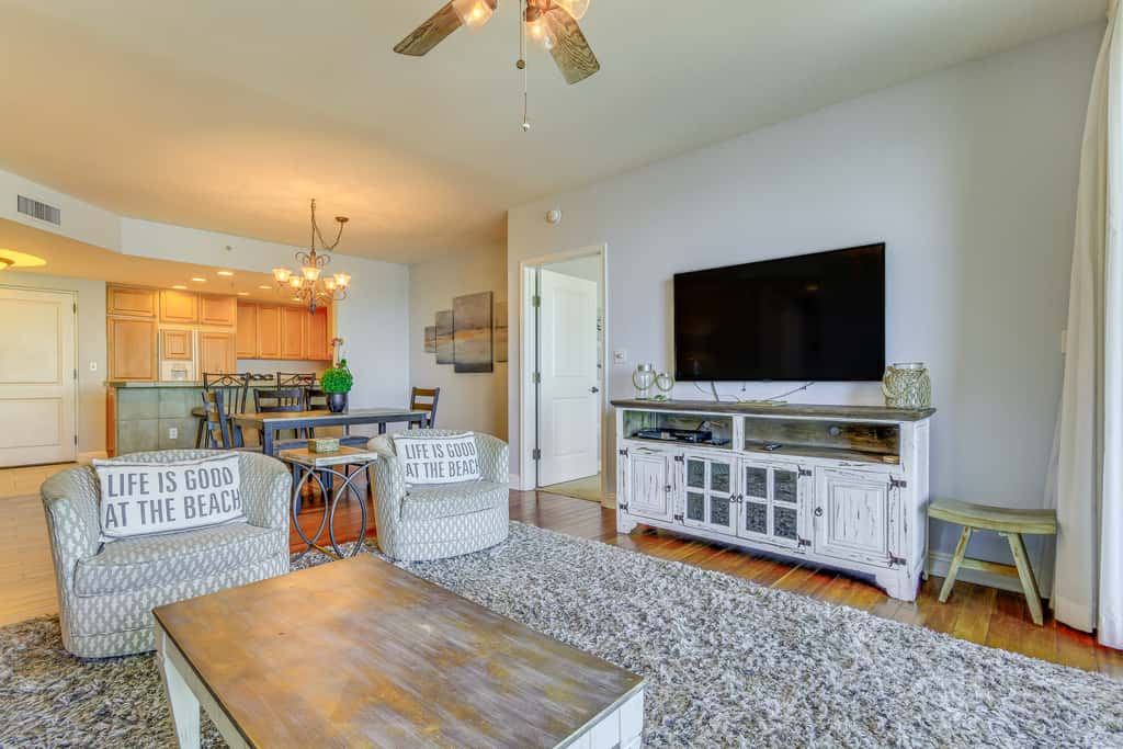 Florida Resort Condo: Walk to Pensacola Beach!