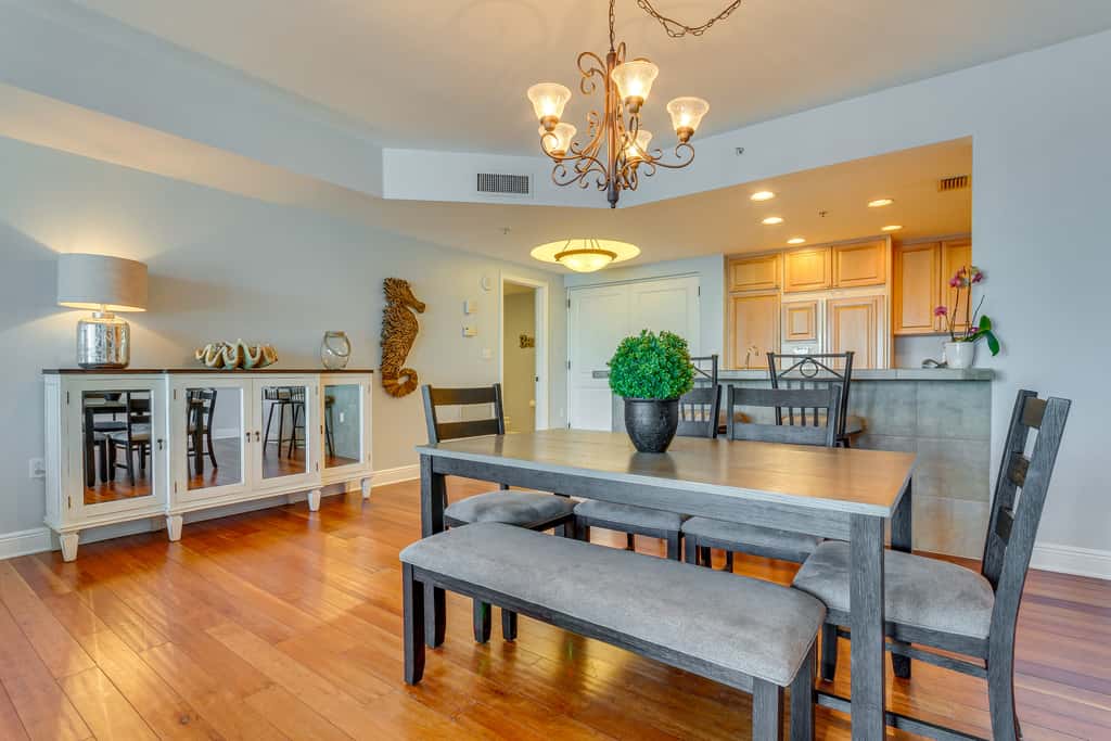 Florida Resort Condo: Walk to Pensacola Beach!