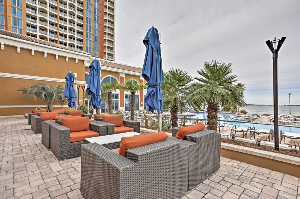Florida Resort Condo: Walk to Pensacola Beach!
