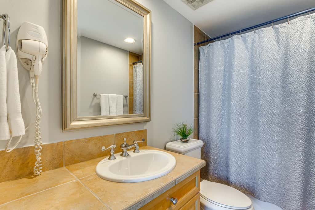 Florida Resort Condo: Walk to Pensacola Beach!
