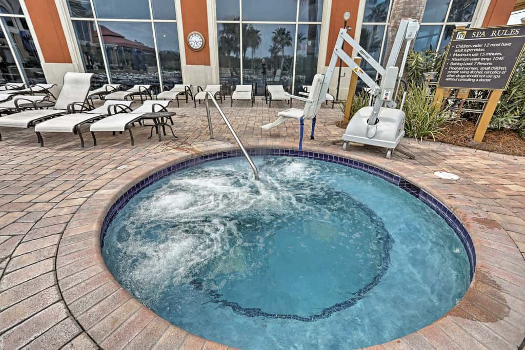 Florida Resort Condo: Walk to Pensacola Beach!