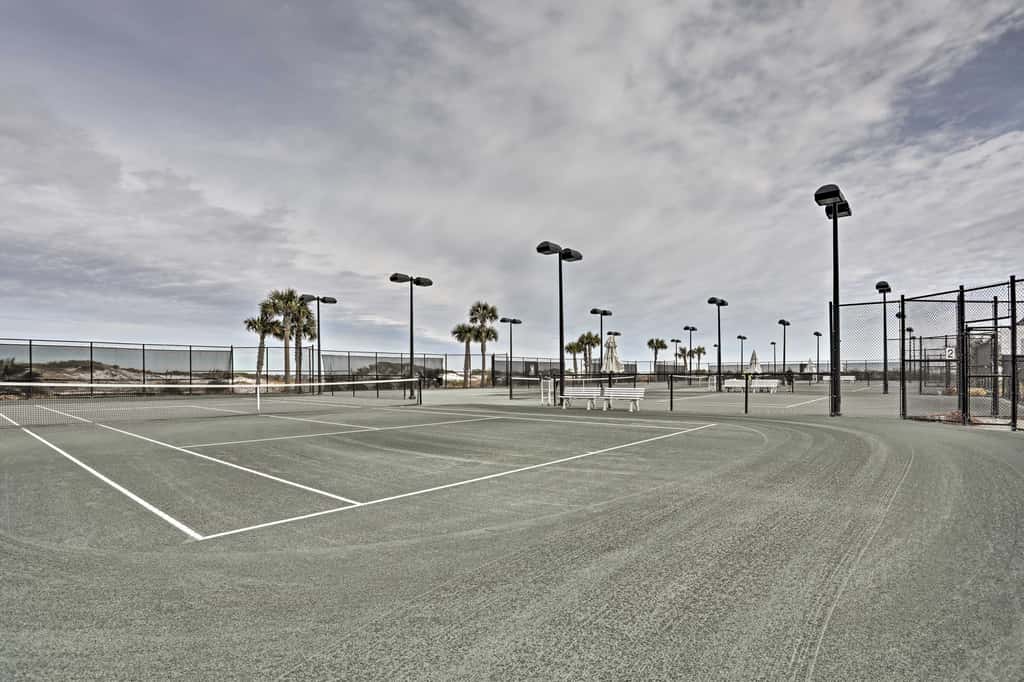 Florida Resort Condo: Walk to Pensacola Beach!
