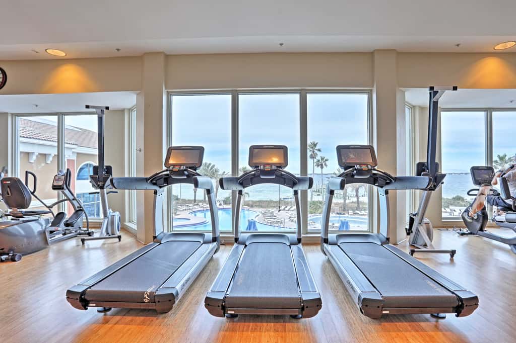 Florida Resort Condo: Walk to Pensacola Beach!