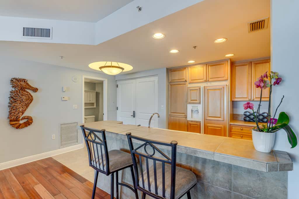 Florida Resort Condo: Walk to Pensacola Beach!