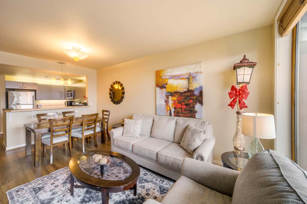 Pool, Hot Tub, & Beach Access! Chelan Family Haven