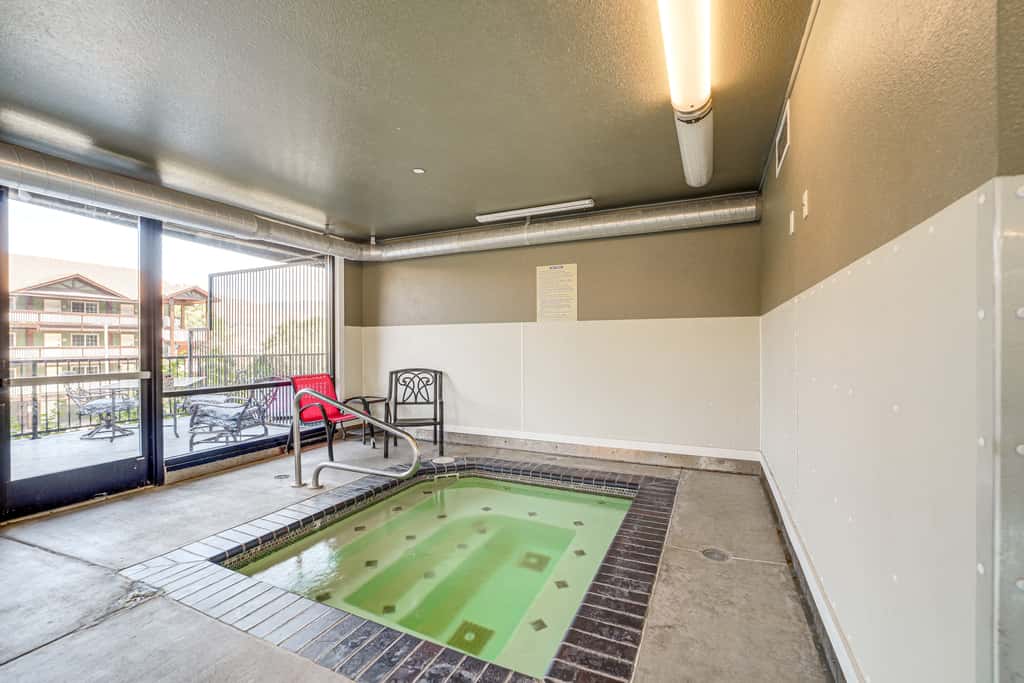 Pool, Hot Tub, & Beach Access! Chelan Family Haven