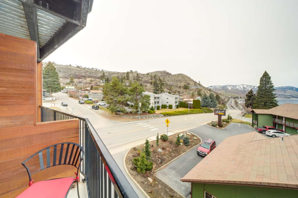 Pool, Hot Tub, & Beach Access! Chelan Family Haven